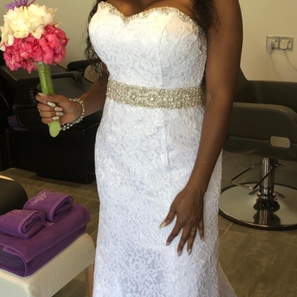 Unaltered Lace Mermaid Fit & Flare Wedding Dress - Picture 4 of 8